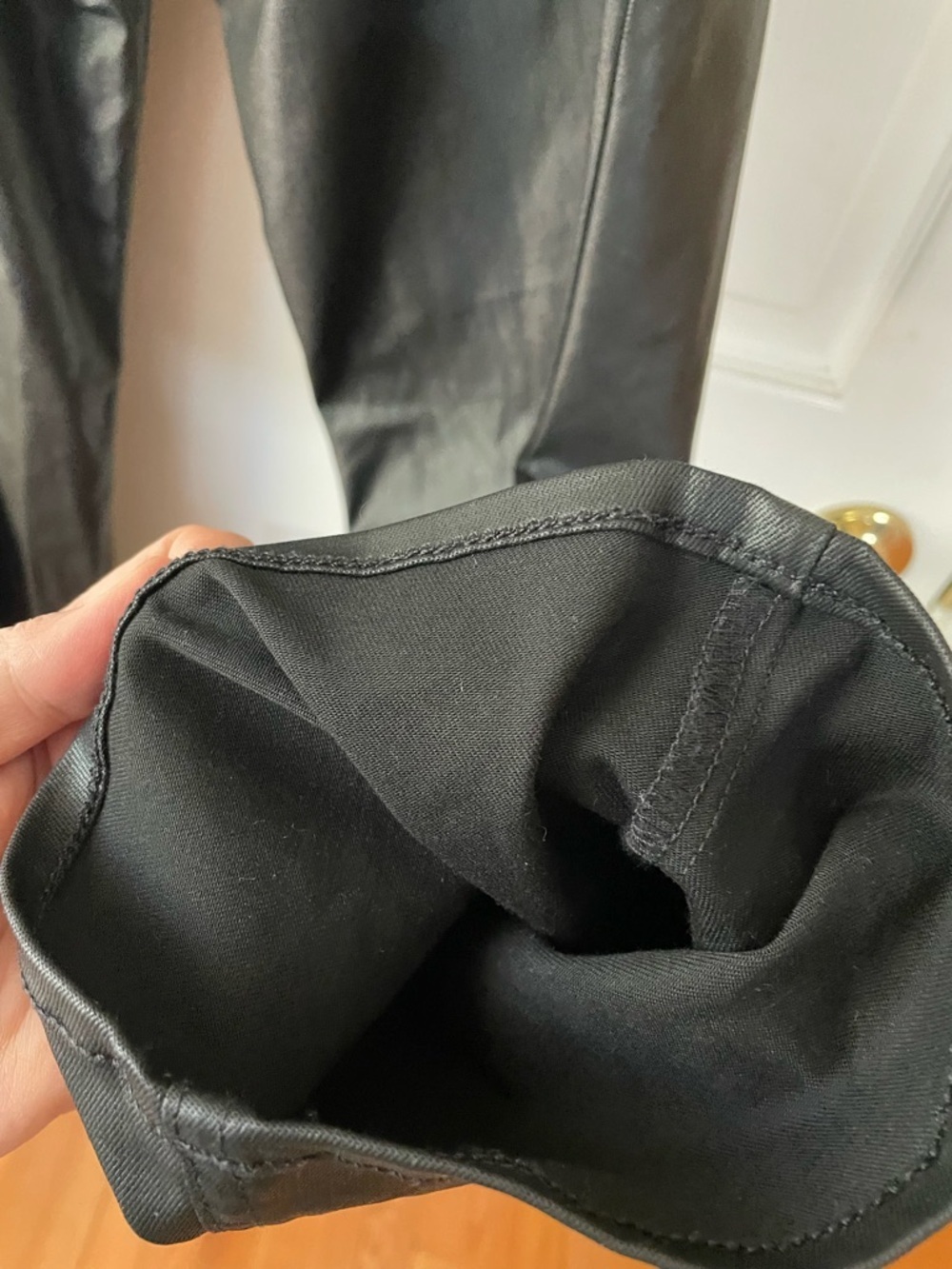 Lilly Pulitzer Black Faux Leather Pants Size 8 Gold Button Skinny - Picture 4 of 8